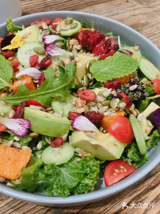走神alldaybrunch·bistro(愚园路镇宁店)藜麦牛油果沙拉图片