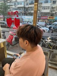 -一東造型烫发染发