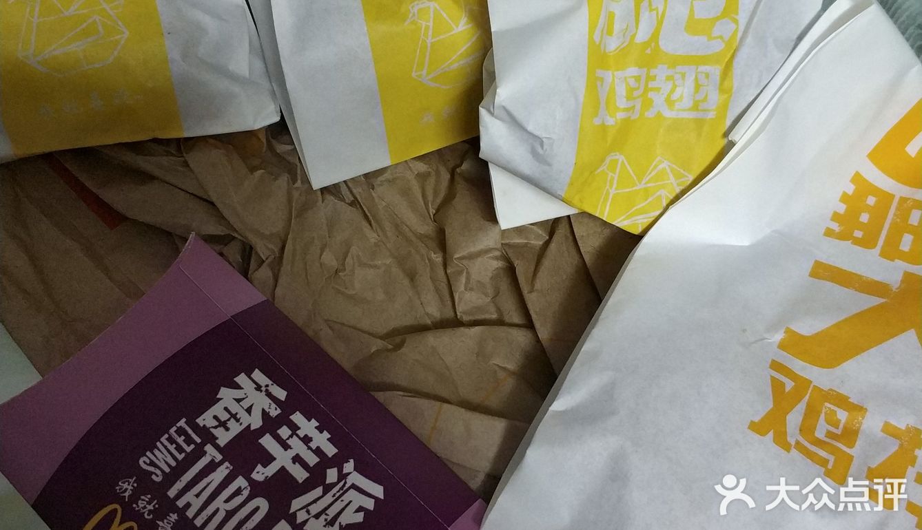 只能在门口等叫号，人有点多
