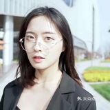 今天给大家安利一款个人比较喜欢的眼镜，这是一个女生的