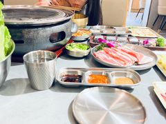 -围炉肉舍•炭烤活鳗•丹东海鲜烤肉(步行街店)