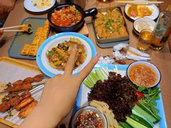 -街角等你.大连海鲜烧烤.经典铁板海鲜串(西安路店)