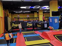 -爱蹦iBOON蹦床运动馆(江汉店)