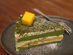 芒果抹茶奶油奶酥蛋糕-black rainbow coffee