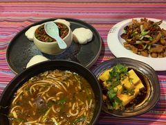 -香巴拉云南餐厅(华莱坞店)