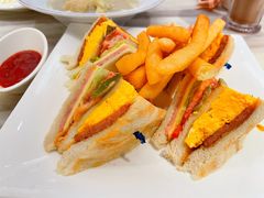 公司三明治伴薯条-翠华餐厅(德基广场店)