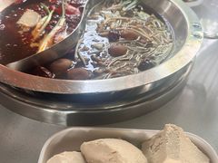 -茅草房·河畔园林火锅