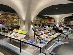 -钟书阁(珍园店)