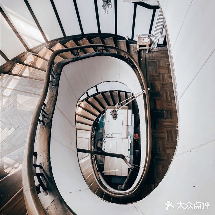 隐藏长乐路老建筑里🏠鲜为人知🌀旋转楼梯