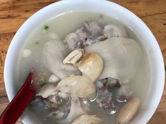 -雷祖芳老妈蹄花店
