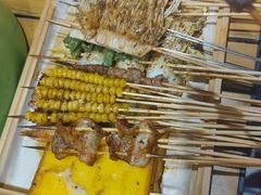 -山野的朋友露营炭火烤肉