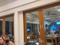 -Chom Cafe and Restaurant