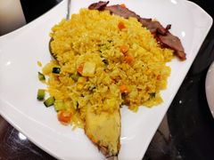 菠萝饭配叉烧肉-高第街56号港式餐厅·精选(世茂广场宽厚里大明湖店)