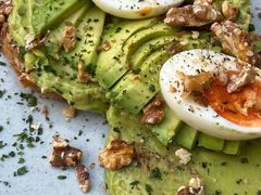 牛油果煮蛋吐司-RAC BAR(安福路店)