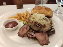 经典美式牛肉汉堡-摩根扒房(桐梓林店)