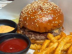 老泰泰汉堡-悠航SLOWBOAT(三里屯店)