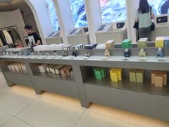 -URBAN REVIVO(七宝领展广场店)