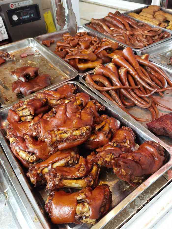 天佑祥万春卤菜(共耕街店)-"这家万春卤菜离温江国色天香不是特别远