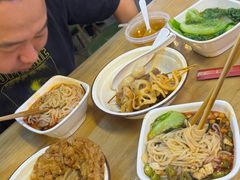 -丽丽三鲜螺蛳粉(田林路店)