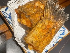 秘制炸鱼尾-阿里家·新疆烤肉酒場 by MIG