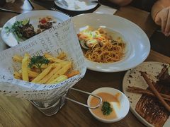 -Chom Cafe and Restaurant