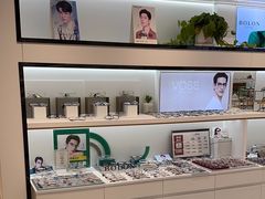 -J-Optical佳视明眼镜·蔡司视觉(青岛金茂览秀城店)