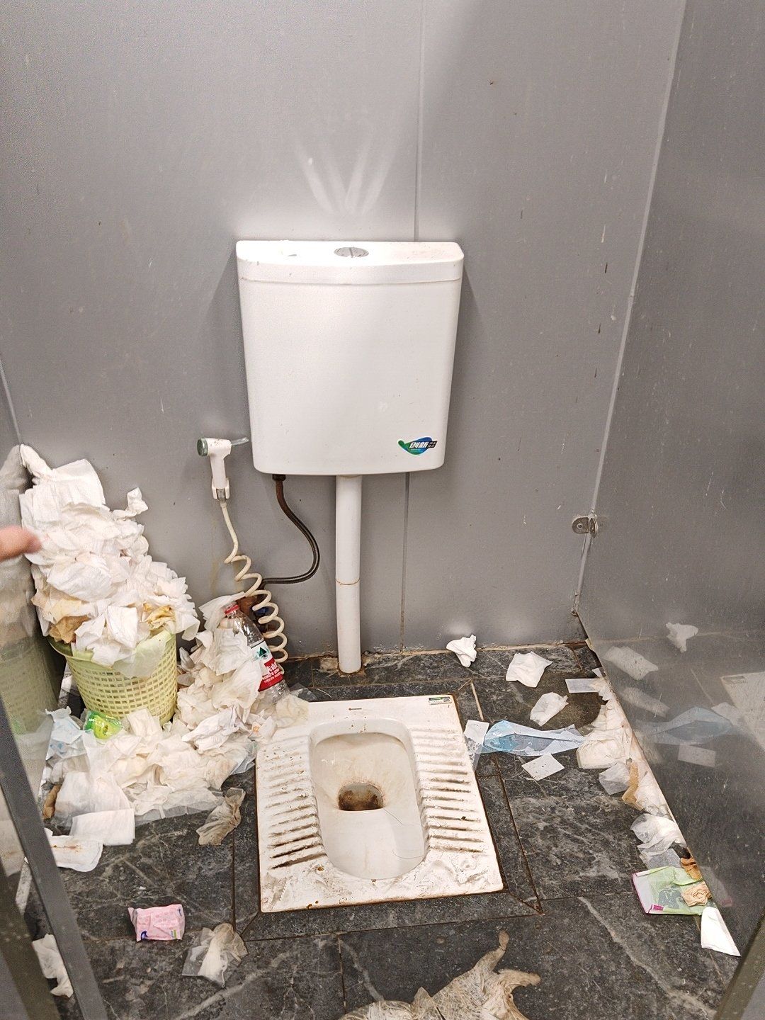 避雷.厕所脏的离谱