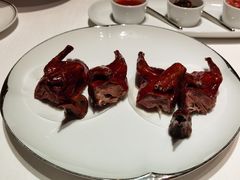 脆皮乳鸽-荣轩(新荣记环球金融中心店)