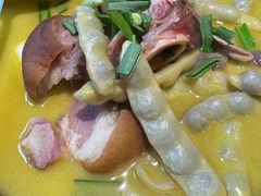 -帅巴人舅母子腊蹄民俗村