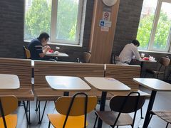 -麦当劳(杨林得来速店)