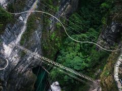 -贵阳猴耳天坑·极限酷玩公园