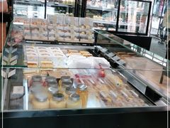 面包甜点陈列柜-皇冠幸福里动物奶油生日蛋糕(万达店)