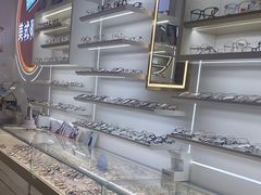 -美式眼镜·授权蔡司.依视路.尼康.豪雅.明月(南翔印象城店)