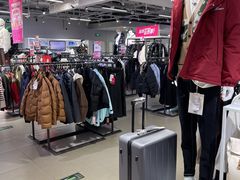 -唯品会(北京国瑞城店)