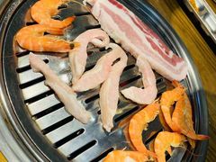 厚切五花肉-·缸桶屋·韩式牛肋条自助烤肉(西湖D11店)