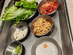 -蚂蚁洞·烤肉大营地(上海静安大悦城店)