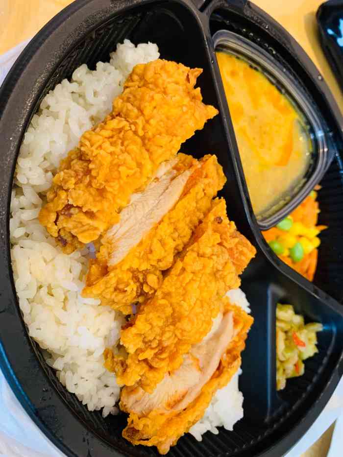 点的他家外卖,这还是第一次点德克士的外卖,小哥送餐很快很及时,态度