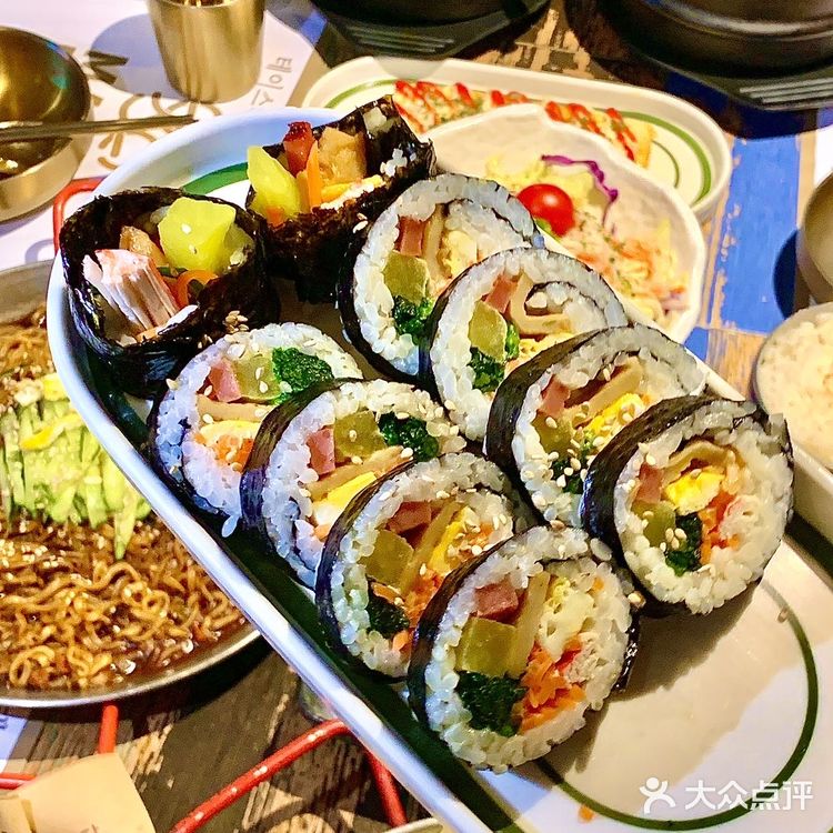 阁下 请和我一起吃韩料🇰🇷吧~