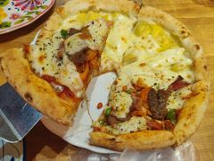 狂野拼榴莲披萨-盘炉forenza·云贵川融合小食堂 ( 钟楼中柳巷店)