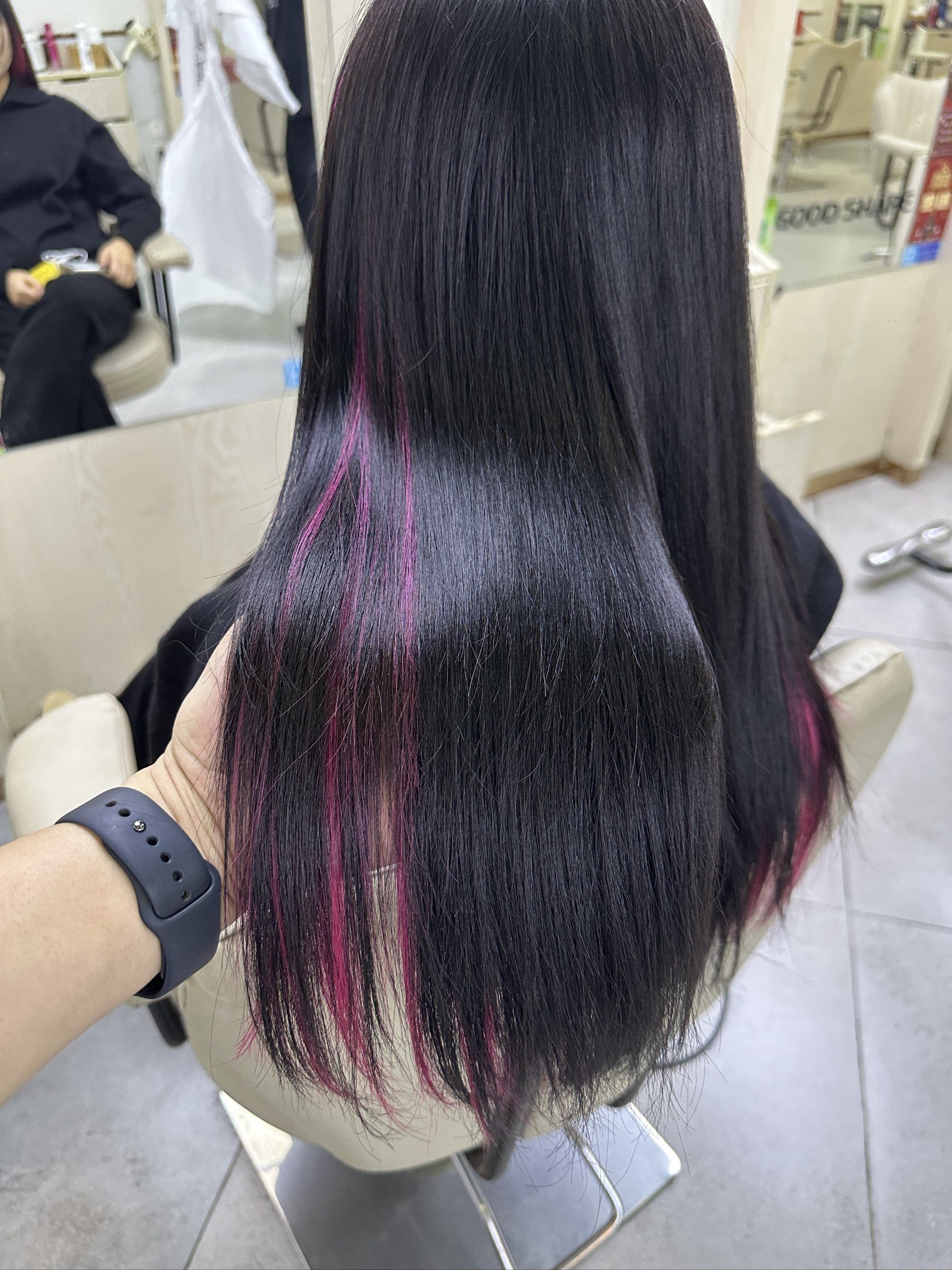 个性挑染新搞的头发 黑色是乖乖牌保护色