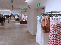 -URBAN REVIVO(高德置地广场·春广场店)