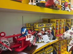 -m豆巧克力世界(上海世茂广场店)