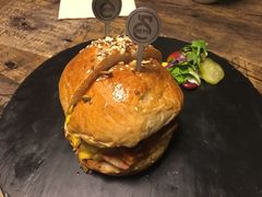 -HIGH FIVE哈福手工汉堡(桂林路店)