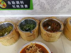 -丽丽三鲜螺蛳粉(田林路店)