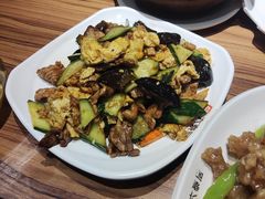 -六泰居·尔滨地标·东北菜(松北店)