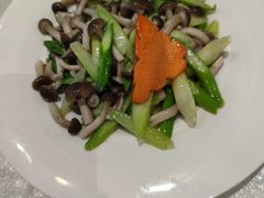 鲜蘑炒芦笋-大碗居·烤鸭·鱼头泡饼(天坛东门店)