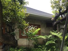 -Chom Cafe and Restaurant