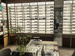 -LensCrafters亮视点·OAKLEY精选(静安嘉里中心店)