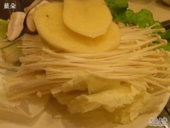 自己弄的蔬菜拼盘-贺野·自助炭火烤肉(紫藤路店)