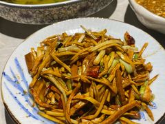 韭黄茭白豆干炒肉丝-小肥猫餐厅(海宁万朵城店)
